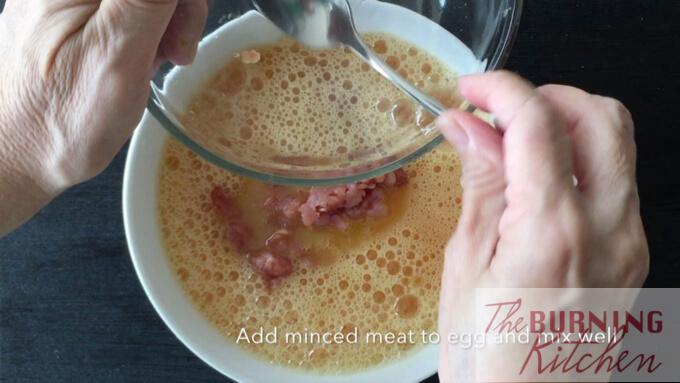 adding minced meat into egg mixture