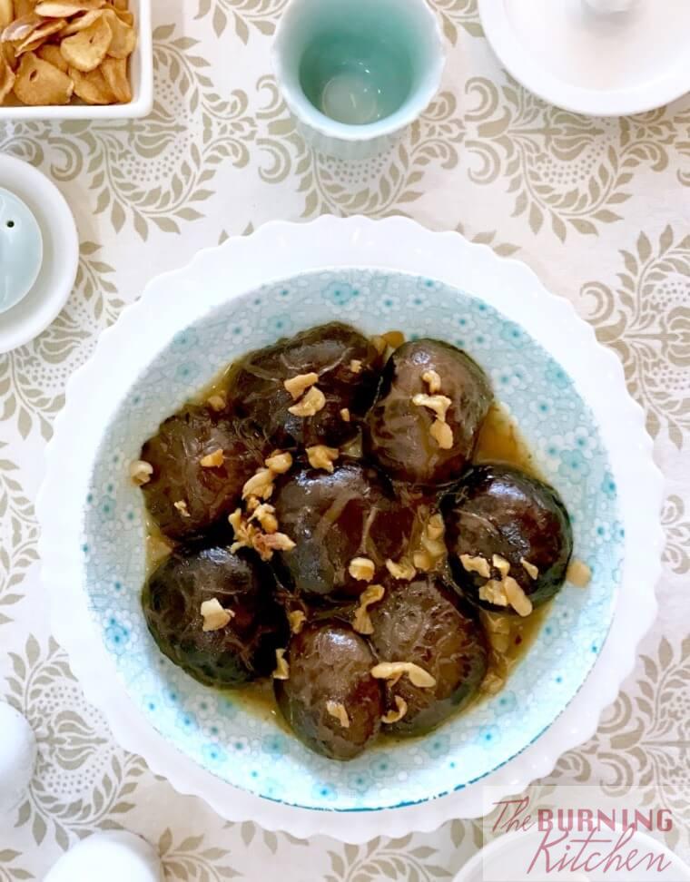 Braised Chinese Shitake Mushrooms in chinese large bowl