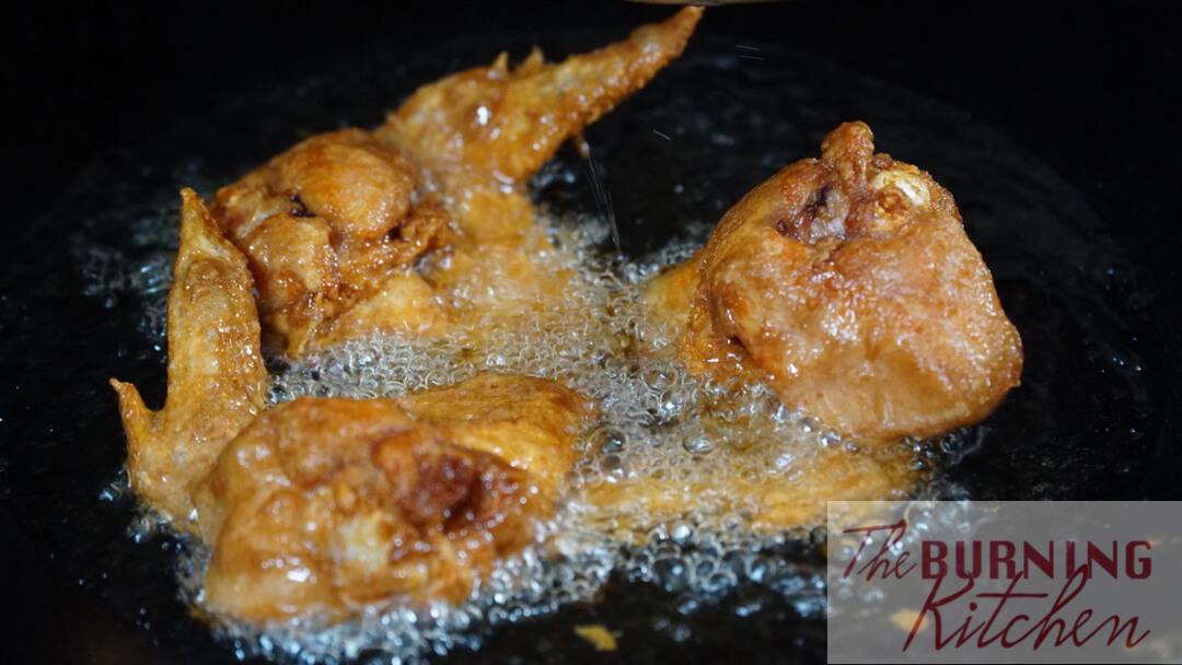 Frying the shrimp paste chicken