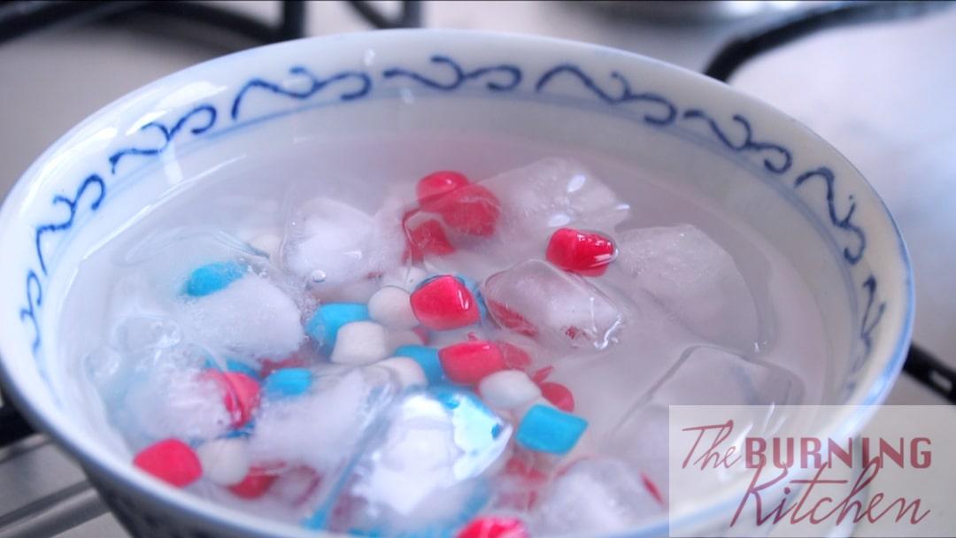 tapioca jelly in ice water