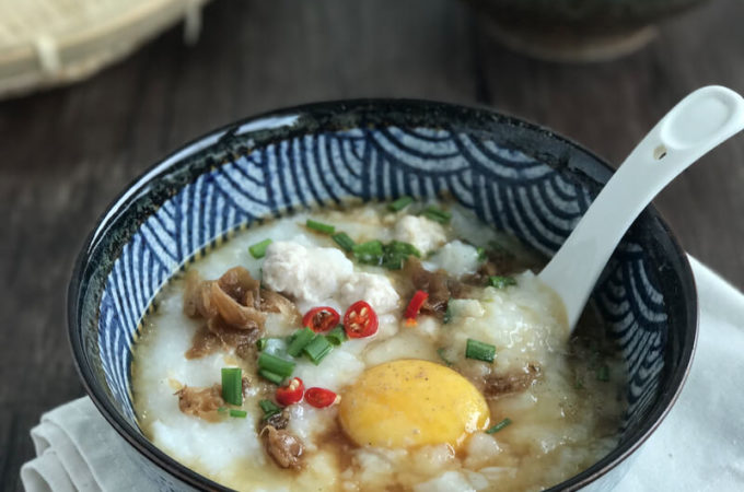 Pork Meatball Congee With Scallops: Don't you simply love the thick, creamy consistency of the congee served at top-notch Cantonese restaurants? Today I will teach you how to make this sweet and flavourful pork meatball congee at home, without the hours of simmering / slow cooking typically needed to achieve such a texture.
