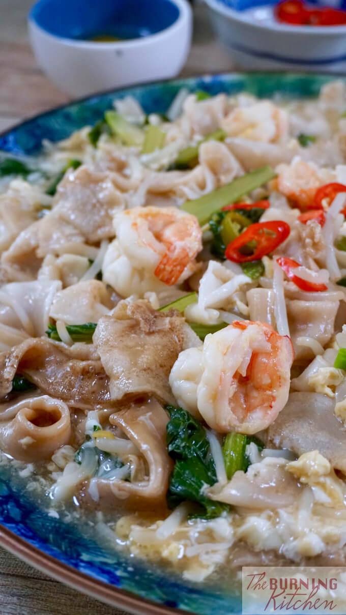 Portrait view of Wat Dan Hor Fun served with chilli and spring onions
