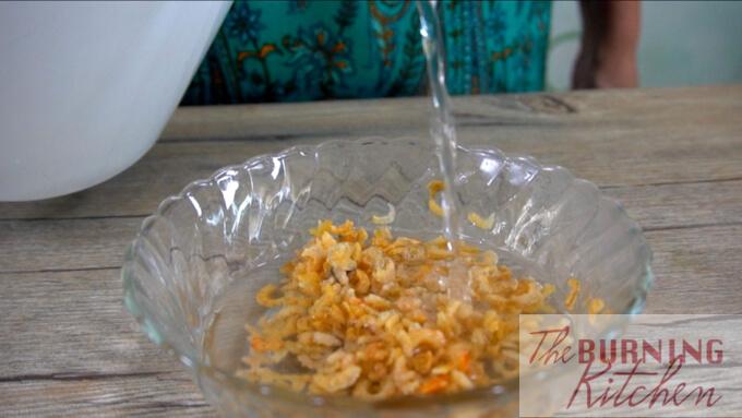 soaking dried shrimp in hot water in glass bowl